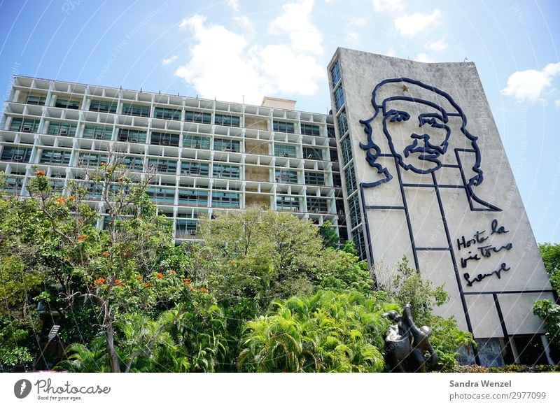 Che Guevara II Masculine 1 Human being Culture Havana Cuba Cuban Politics and state Communism Building Capital city Deserted High-rise Architecture
