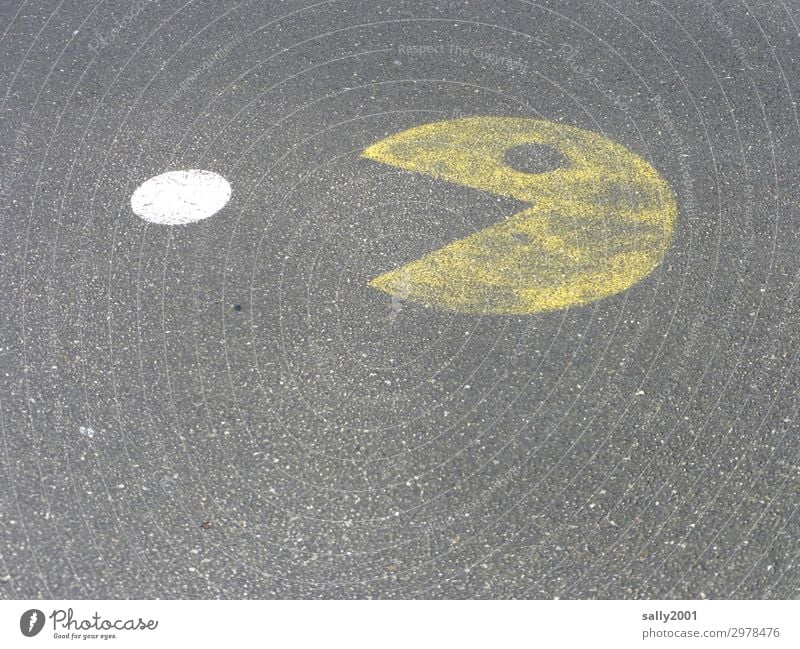 spotted Street Lanes & trails Asphalt Sidewalk To feed Brash Round Yellow Gray Symbols and metaphors Playing Piece Pacman Painting (action, artwork) Painted