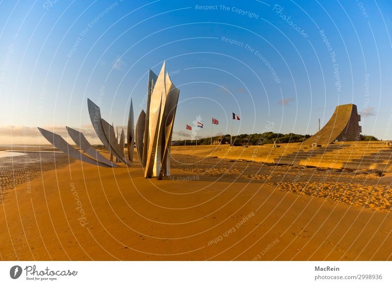 Sculpture "Les Braves" Normandy Beach Ocean Sand Landmark Monument Threat Famousness Dark Creepy Yellow Gold Death War War monument Omaha Beach Sandy beach