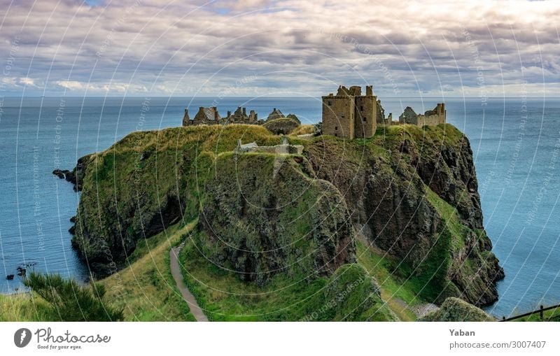 Dunnottar Castle Vacation & Travel Sightseeing Ocean Scotland Ruin Hill Coast North Sea Tourist Attraction Monument Tourism Tradition Decline Transience