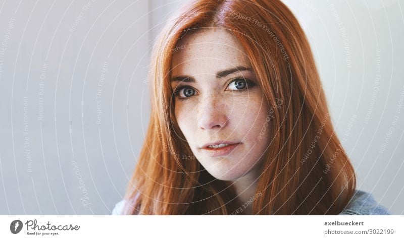 young red-haired woman with freckles Lifestyle Human being Feminine Young woman Youth (Young adults) Woman Adults 1 18 - 30 years Red-haired Long-haired