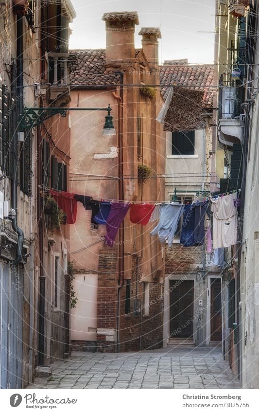 Washing day in Venice Veneto Italy Italian Europe Town Port City Outskirts Deserted House (Residential Structure) Wall (barrier) Wall (building) Facade Roof