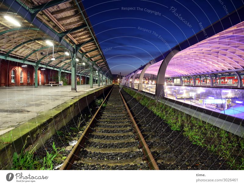 end of business hours Technology Kassel Manmade structures Architecture Facade Tourist Attraction Transport Rail transport Train travel Train station Platform