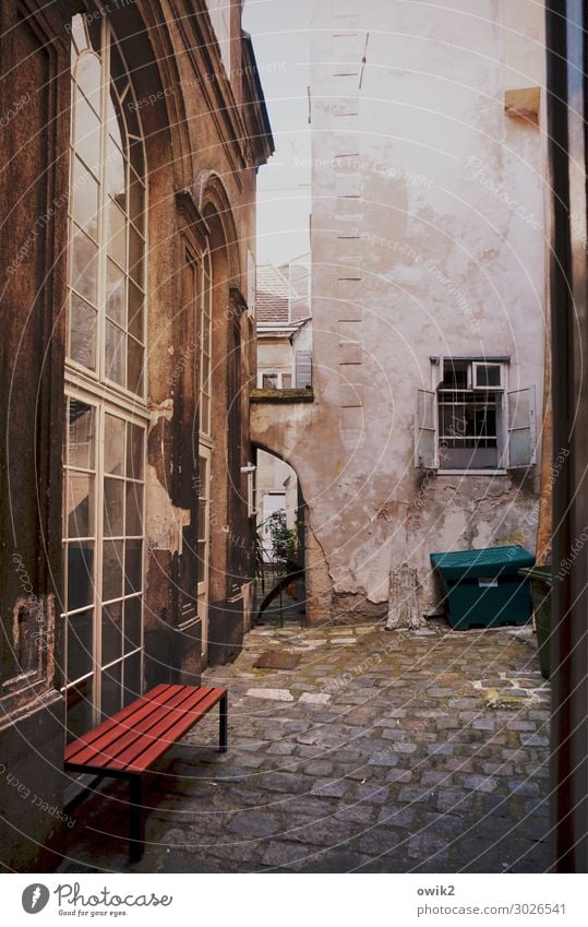 resting place Vienna Capital city Downtown Old town House (Residential Structure) Gate Building Archway Wall (barrier) Wall (building) Window Backyard Courtyard