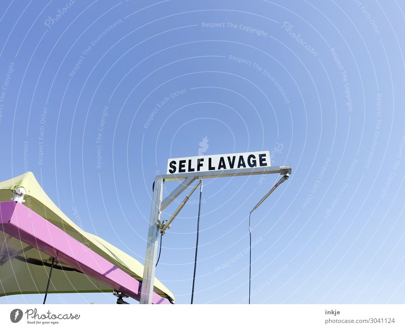 self-lavage Sky Cloudless sky Beautiful weather Deserted Characters Signs and labeling Simple Blue Car wash service Pink French Colour photo Subdued colour