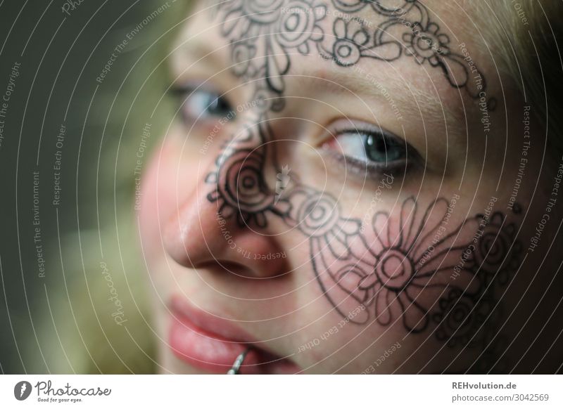 Woman with painted face Looking into the camera Upper body portrait blurriness Artificial light Colour photo Uniqueness Painted Creativity Authentic Moody