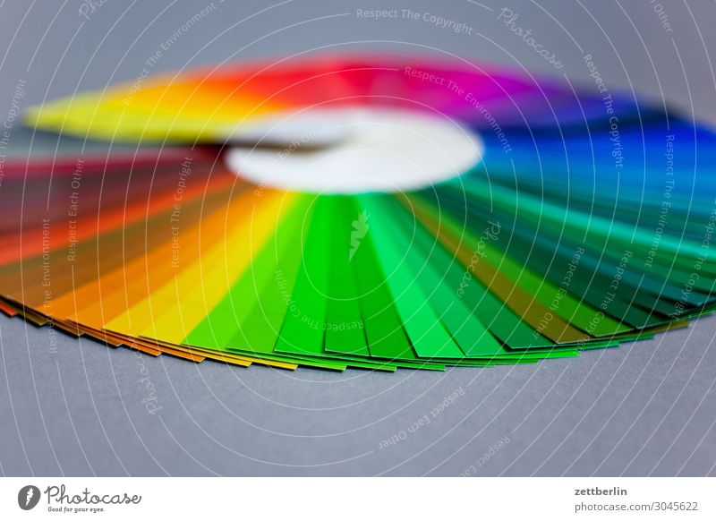 Color circle with green in the foreground Multicoloured Pressure Print shop Document Colour Colour wheel Color chart Colour scale Colour luminosity Colour photo