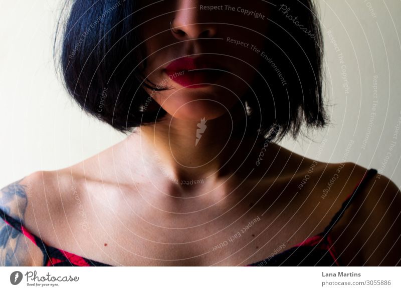 Girl with short hair Human being Feminine Young woman Youth (Young adults) Woman Adults Skin Face 1 18 - 30 years Hair and hairstyles Black-haired Brunette