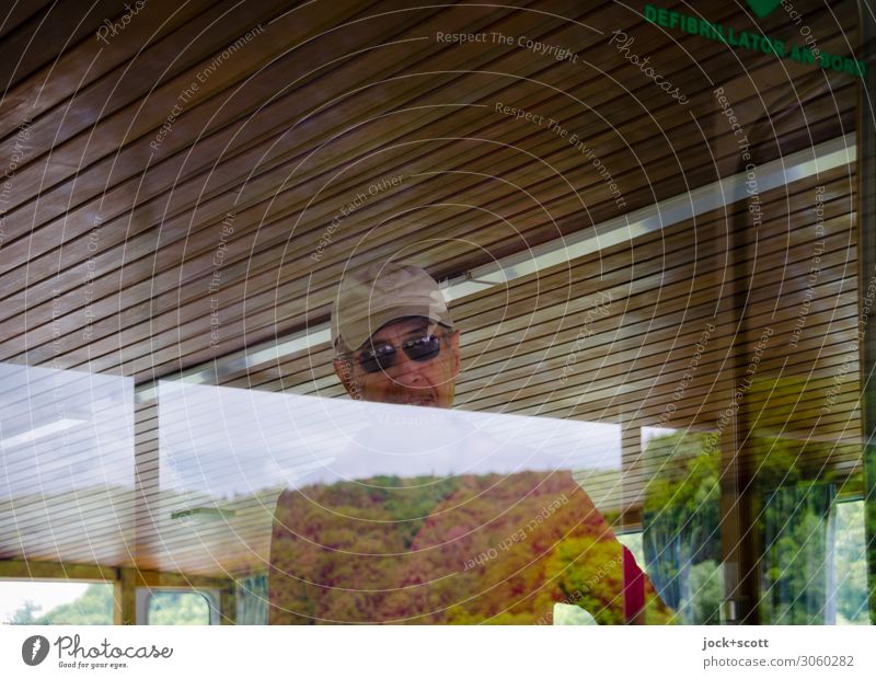 joachim right in the middle of it Trip Steamer Baseball cap Sunglasses Blanket Wood Glass Smiling Friendliness Positive Brown Emotions Moody Identity