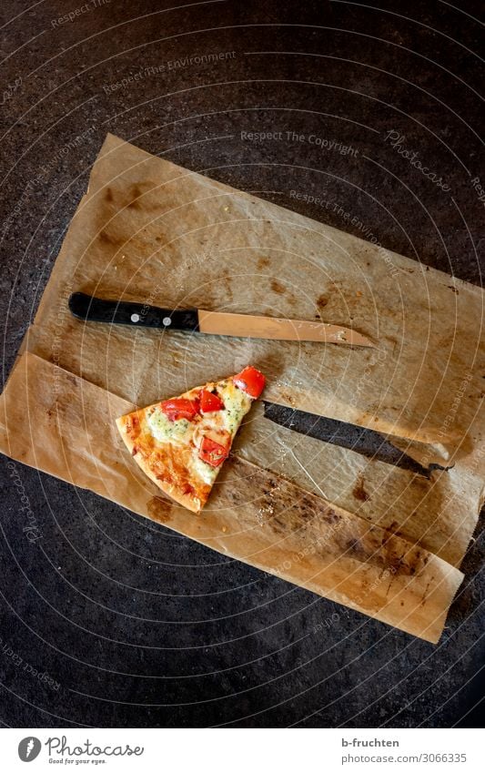 the last piece Food Dough Baked goods Nutrition Italian Food Knives Kitchen Select Eating Pizza Part Last Cheese Tomato baking paper Colour photo Interior shot