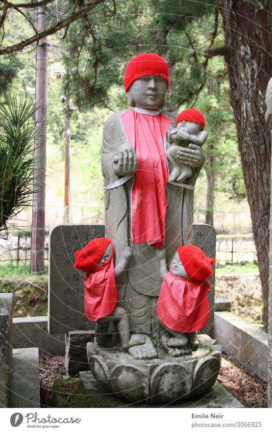 Statue with children Koyasan Japan Cemetery Grief Decline Transience Lose Colour photo Exterior shot Day