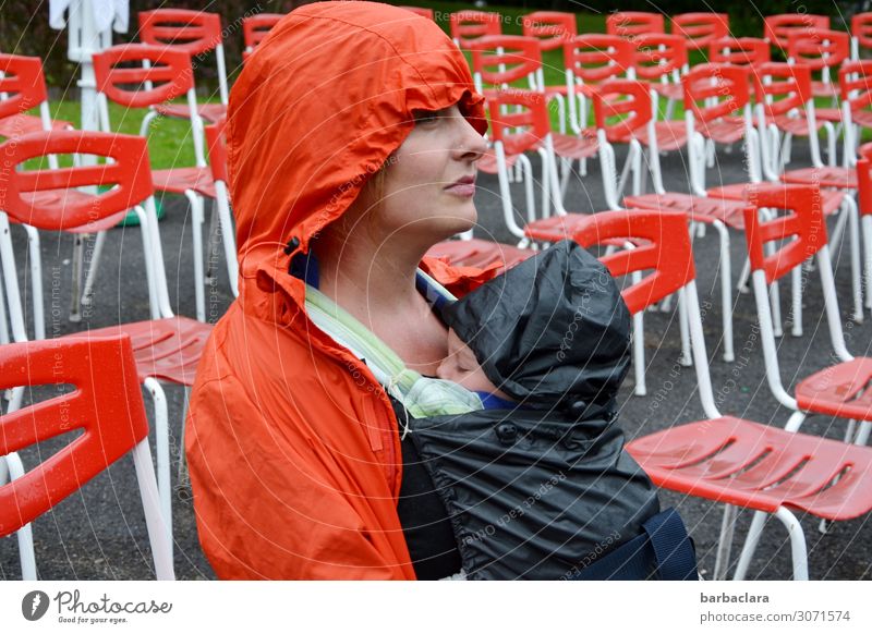 Defy wind and weather Chair Entertainment Baby Woman Adults Mother 2 Human being Event Concert Environment Bad weather Rain Park Rain jacket Sling Row of chairs