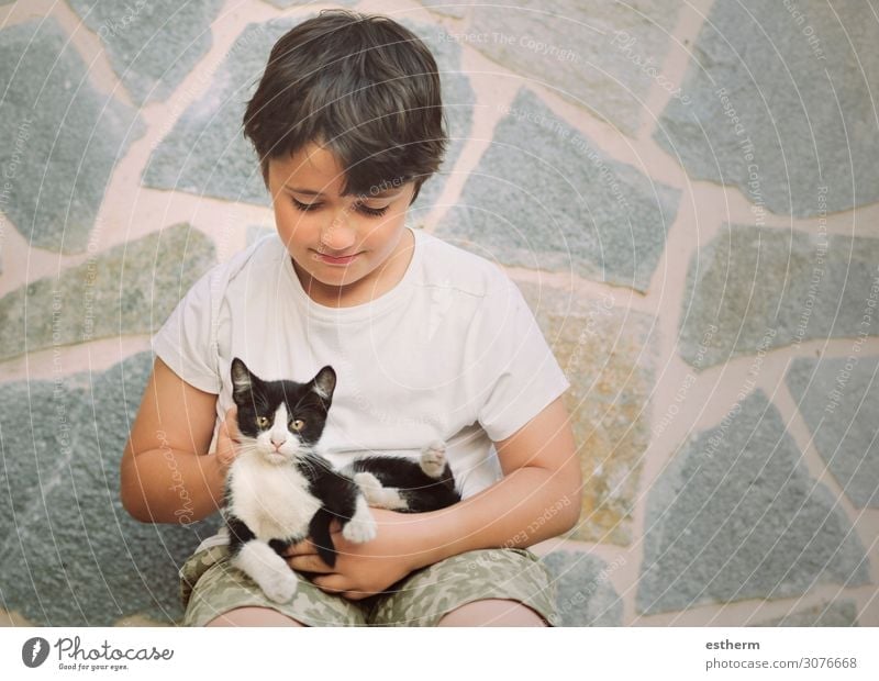 Happy child playing with kitten Lifestyle Joy Playing Human being Masculine Toddler Boy (child) Friendship Infancy 1 8 - 13 years Child Animal Pet Cat Smiling