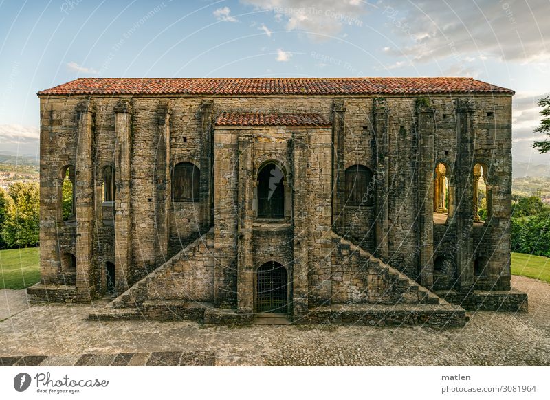 Santa María del Naranco Landscape Plant Sky Horizon Sunlight Beautiful weather Outskirts Deserted Church Ruin Manmade structures Architecture Wall (barrier)