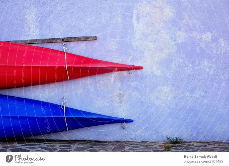 Cut of two canoes in front of Bauer house facade kayak canoeing Wall (barrier) Wall (building) Facade Sports Blue Red Aquatics Canoe kayaking Colour photo