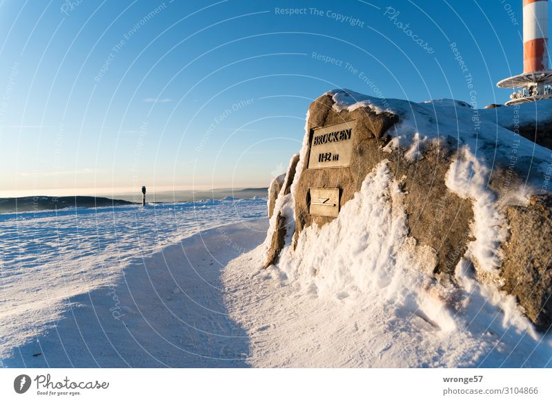 Brocken summit in winter II Sky Cloudless sky Horizon Winter Beautiful weather Ice Frost Snow Mountain Snowcapped peak Stone Sign Signs and labeling Tall Cold