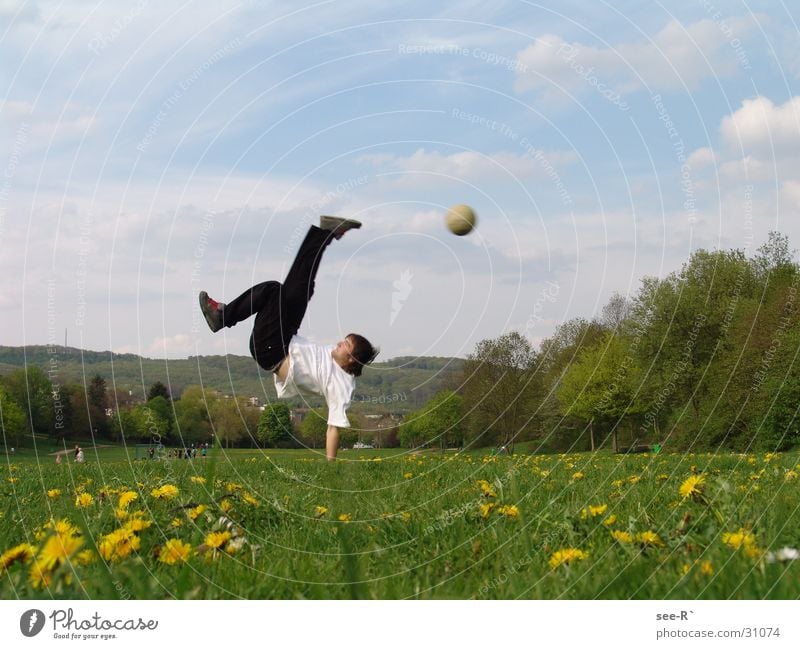 kick it Hand Withdraw Meadow Extreme Colorless Sports Soccer Breakdance Ball Feet in midair Sky Pain