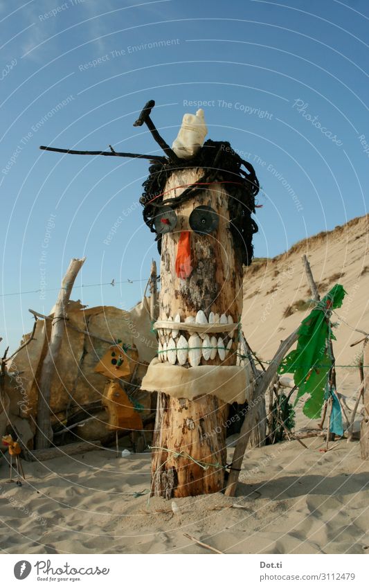 Recycling Totem Work of art Sculpture Environment Nature Sand Sky Sunlight Beautiful weather Coast Beach Wood Plastic Exceptional Funny Crazy Joy Uniqueness