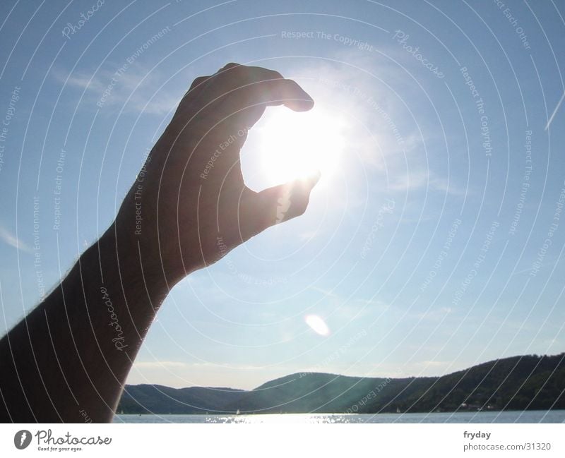 SunCatcher Hand Enclose clear Sky