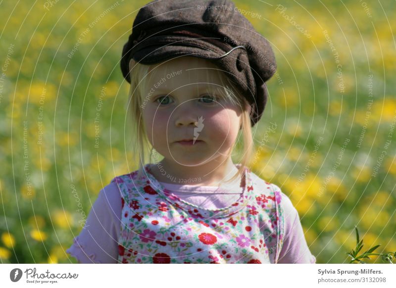 flower girl Feminine Girl 1 - 3 years Toddler Nature Cap Relaxation Dream Happiness Happy Beautiful Natural Contentment Joie de vivre (Vitality) Trust Safety