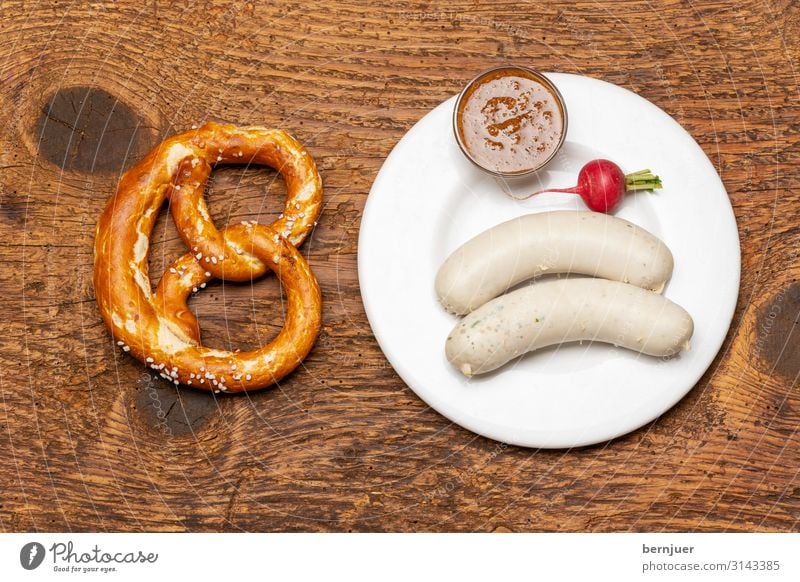 Bavarian veal sausage Sausage Vegetable Breakfast Lunch Beverage Alcoholic drinks Beer Plate Table Oktoberfest Culture Wood Red White Tradition Veal sausage