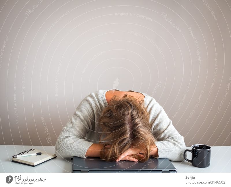 Depressed woman with her head on a laptop Feminine Woman Adults Life 1 Human being 45 - 60 years Frustration Stress Distress Exhaustion Office