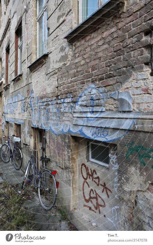 Berlin Pankow Town Capital city Downtown Old town Deserted Building Facade Window Living or residing Bicycle Old building Graffiti Colour photo Exterior shot