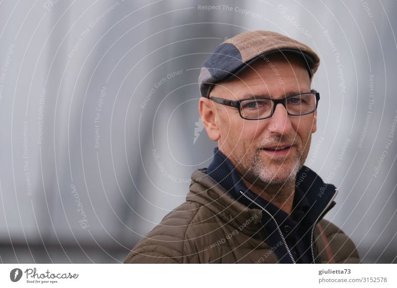Hello, how are you? | UT HH19 Man Adults Male senior Senior citizen Life Human being 45 - 60 years Autumn Eyeglasses Cap Beret Gray-haired Bald or shaved head