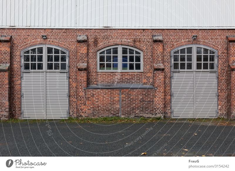 Workshop | from outside Facade Wall (building) House (Residential Structure) Manmade structures Building Industrial building doors Window Architecture