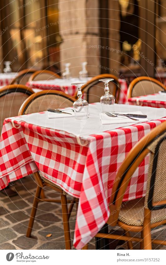 Covered Glass Lifestyle Joy Happy Restaurant Eating Drinking Terrace Wait Authentic Joie de vivre (Vitality) Gastronomy Tablecloth Checkered Chair Exterior shot