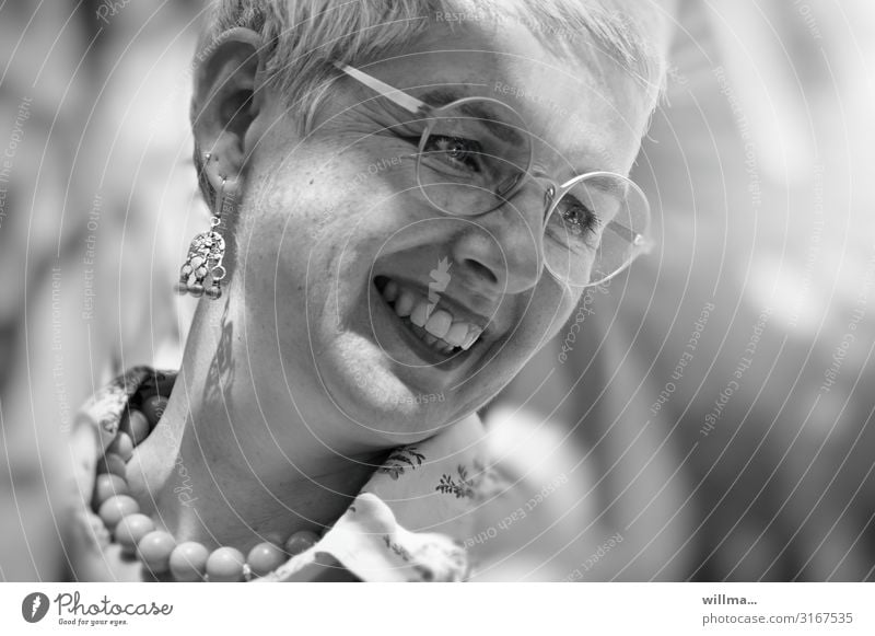 Joie de vivre at a mature age Woman smile Friendliness Face Earring Eyeglasses Necklace Pearl necklace Gray-haired White-haired Short-haired Laughter Happiness