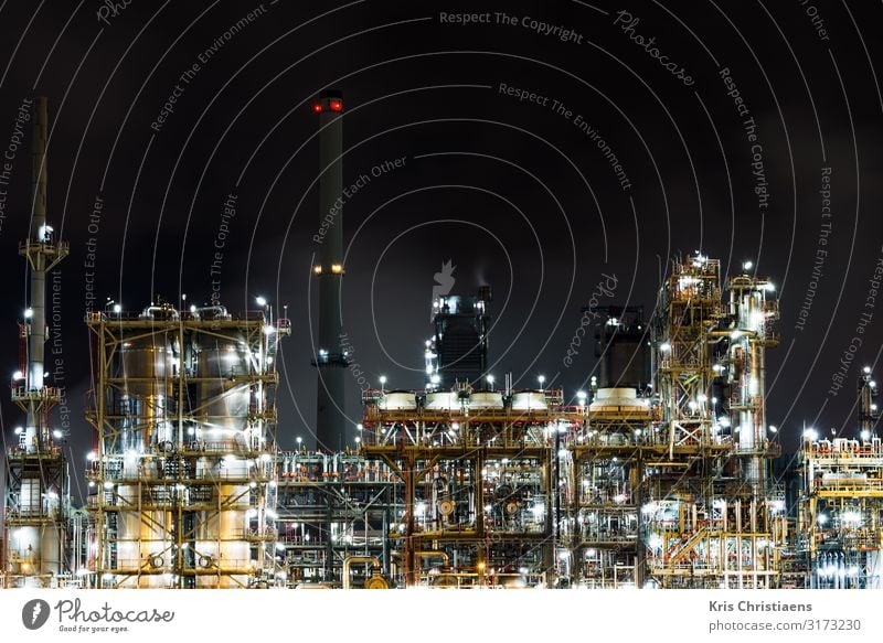 Petrochemical plant at night Work and employment Factory Economy Logistics Energy industry Business Machinery Energy crisis Industry Climate change