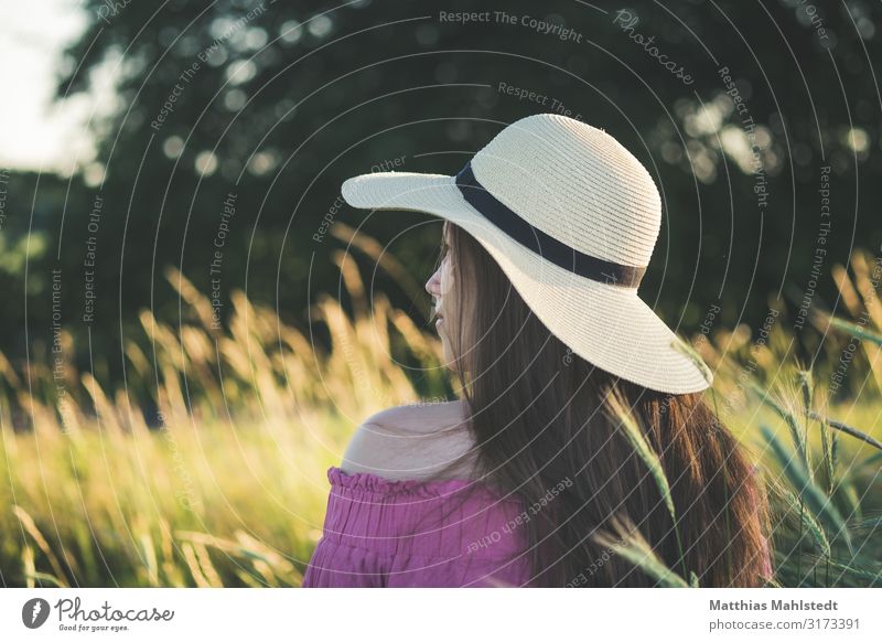 Young woman with a sun hat Human being Feminine Youth (Young adults) Adults 1 18 - 30 years Fashion Hat Brunette Long-haired Observe Looking Friendliness