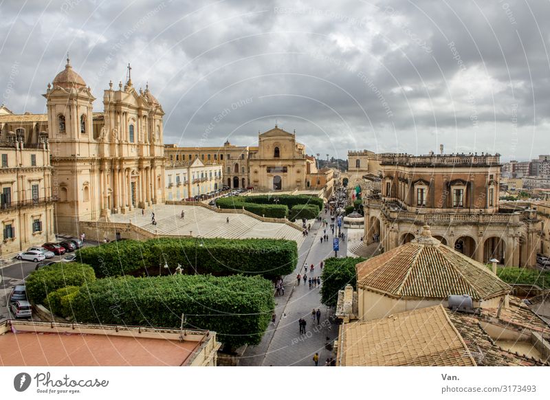 Noto Sky Clouds Storm clouds Hedge Sicily Town Old town House (Residential Structure) Church Dome Palace Places Roof Authentic Historic Beautiful Colour photo