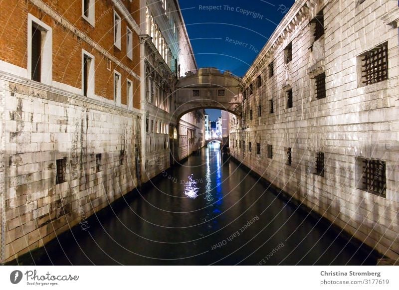 Bridge of Sighs at night Venice Italy italy Architecture Colour photo Exterior shot Water Town Vacation & Travel Europe Tourist Attraction Tourism Old town