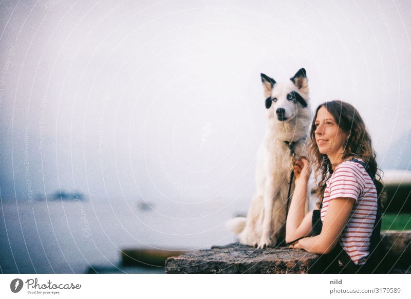 6-Paw Friendship Contentment Vacation & Travel Far-off places Summer vacation Lake Garda Human being Feminine Young woman Youth (Young adults) Couple 1