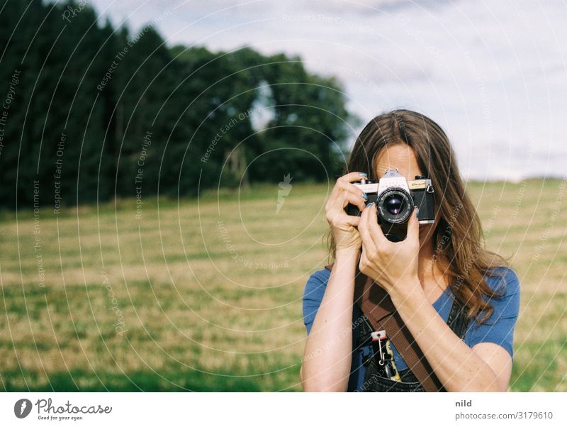 The Photographer Lifestyle Style Leisure and hobbies Profession Human being Young woman Youth (Young adults) 1 18 - 30 years Adults Overalls Brunette