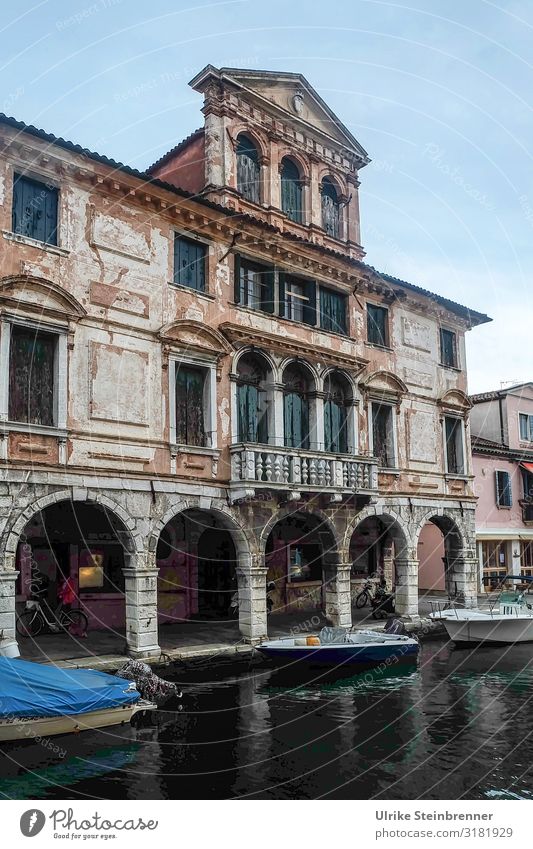 Old historical building on the Canal Vena in Chioggia Vacation & Travel Tourism Sightseeing City trip chioggia Italy Europe Village Fishing village Small Town