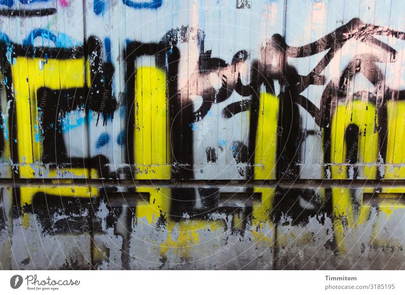 sign of life Cologne Downtown Characters Graffiti Line Aggression Blue Multicoloured Yellow Pink Black Emotions Unclear Colour Crazy Colour photo Exterior shot