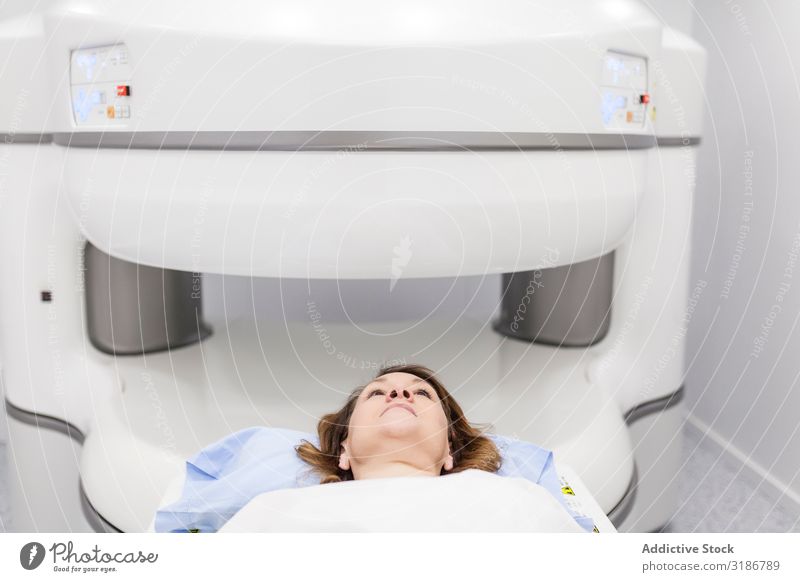open magnetic resonance machine exam Patient undergoing Radiology Woman Youth (Young adults) Human being radiologist oncology Magnetic Hospital occupation