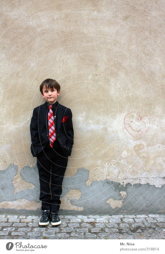 suit-wearer Lifestyle Masculine Boy (child) 1 Human being 8 - 13 years Child Infancy Building Fashion Suit Tie Observe Stand Brash Hip & trendy Serene Boredom