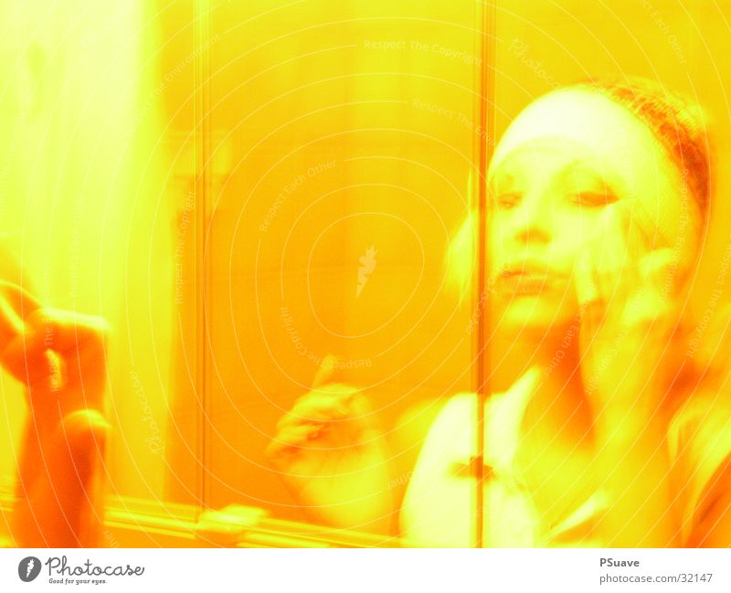 lexus mirror Seal Yellow Woman Cap Blonde Apply make-up