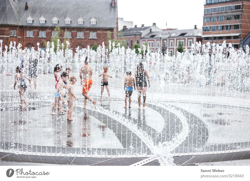 Fountain 1 Human being Group of children Crowd of people 1 - 3 years Toddler 3 - 8 years Child Infancy 8 - 13 years Summer Swimming & Bathing Denmark aarhus