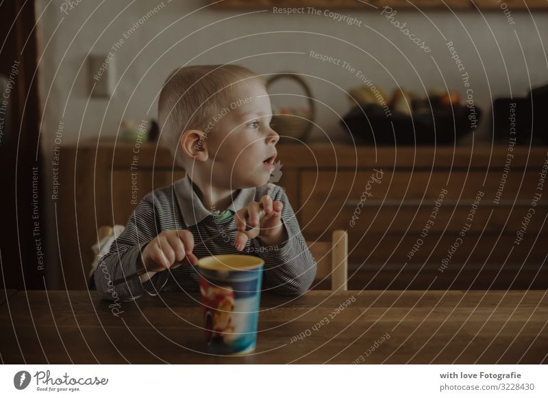 The great waiting Lunch Beverage Mug Kitchen Human being Masculine Toddler Boy (child) Infancy 1 1 - 3 years Blonde Wait Anticipation Appetite Colour photo