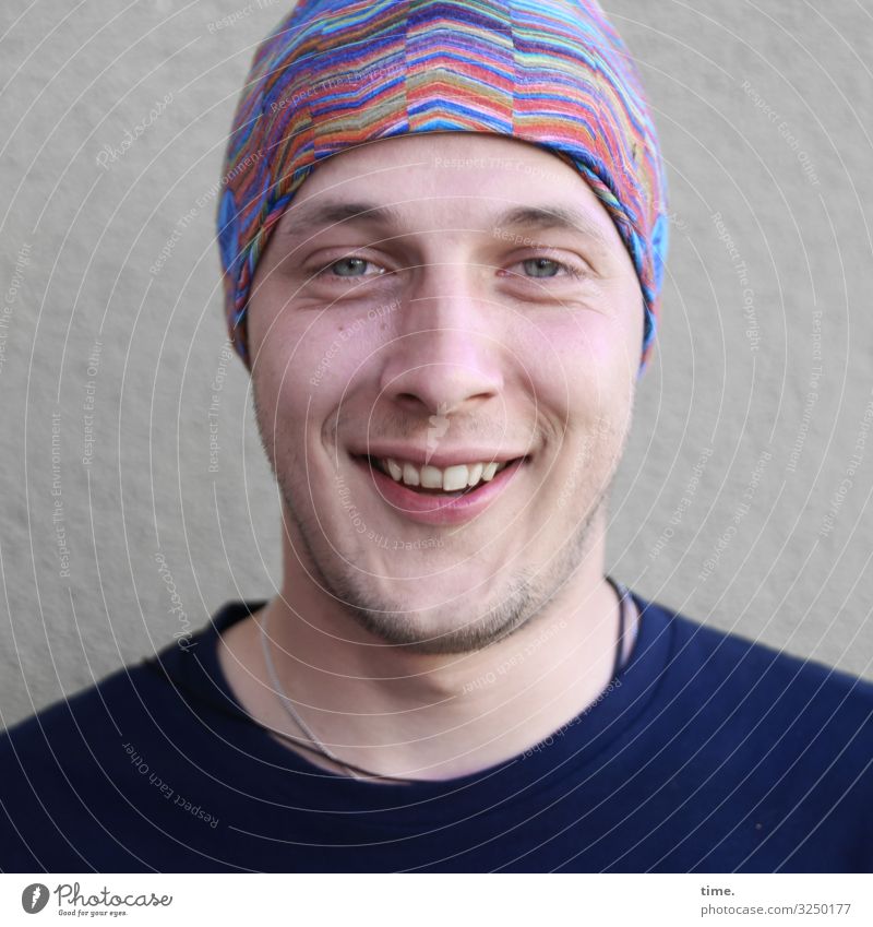chilly Masculine Man Adults 1 Human being Actor Wall (barrier) Wall (building) Sweater Headscarf Designer stubble Relaxation To enjoy Smiling Laughter Looking