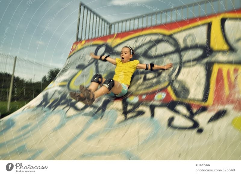 spocht Sports Sporting Complex Halfpipe skatpark Feminine Girl Infancy Body Arm Legs 1 Human being 8 - 13 years Child Youth culture Sit Athletic Wild Skate park