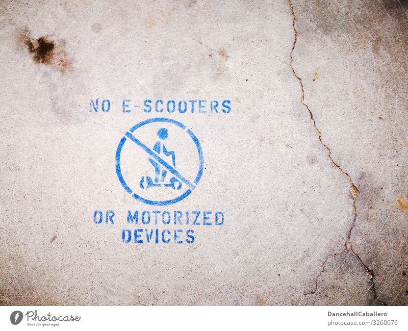 No e-scooters allowed... Lifestyle Leisure and hobbies City trip Summer Environment Climate Climate change Town Transport Means of transport Passenger traffic