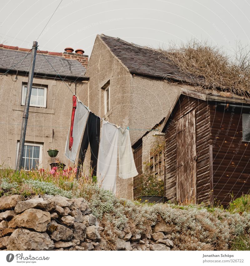 British village II Village House (Residential Structure) Detached house Hut Poverty Uniqueness Great Britain Living or residing Clothesline Idyll Rock Town
