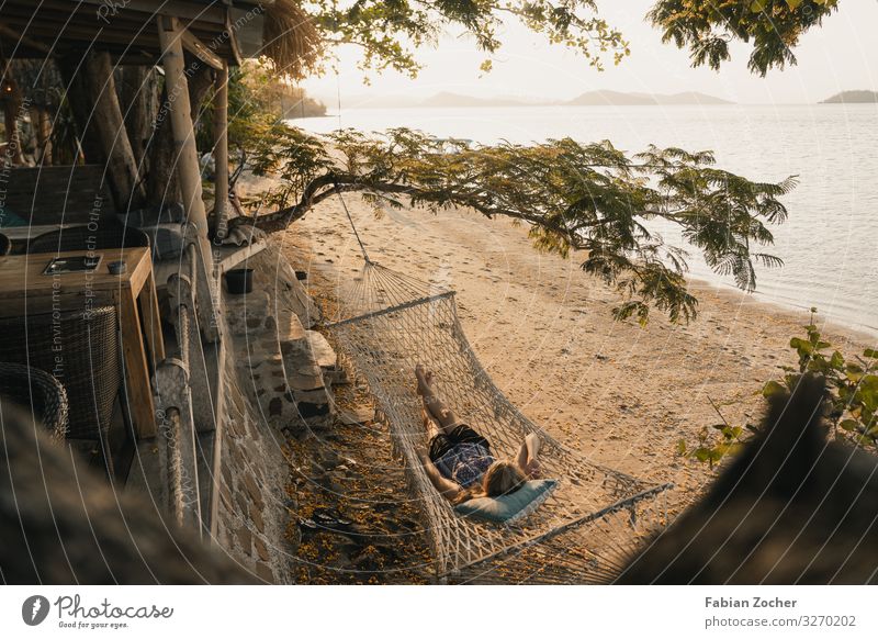Hängematte am einem Traumstrand in Indonesien Asien Backpagging Lombok Ozeanien Secret Gilis Sonnenuntergang Strand Trockenzeit Indonesia Landscape Beach