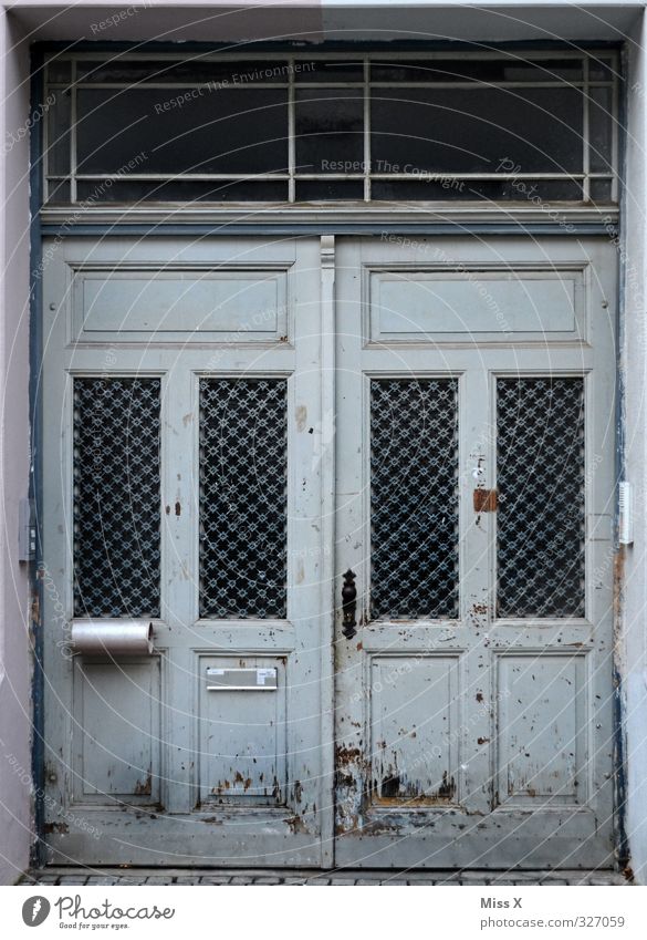 Door II Living or residing Flat (apartment) Redecorate Deserted Old Apocalyptic sentiment Decline Transience Rust Derelict Car door Car Window Wooden door